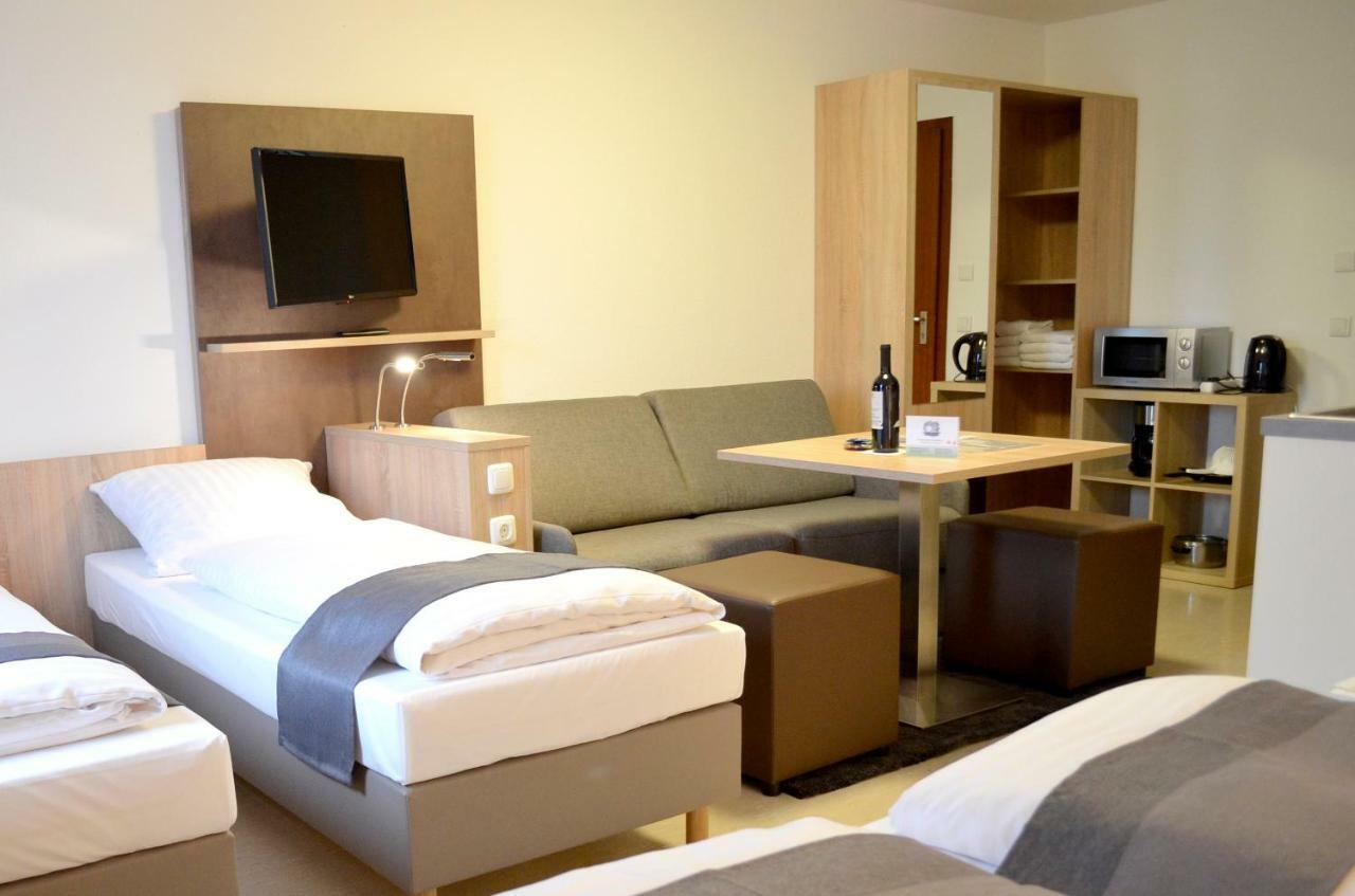 Hana Aparthotel Barsbuttel Buitenkant foto