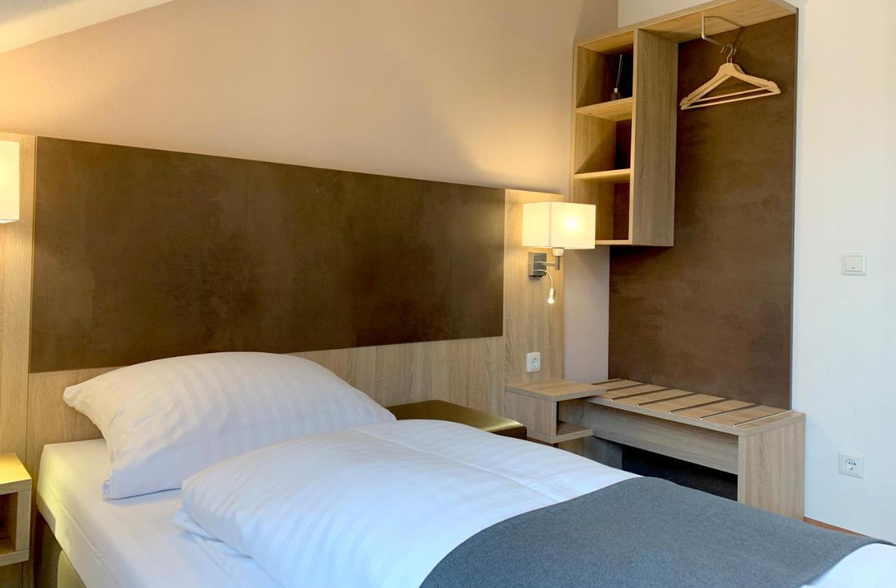 Hana Aparthotel Barsbuttel Buitenkant foto